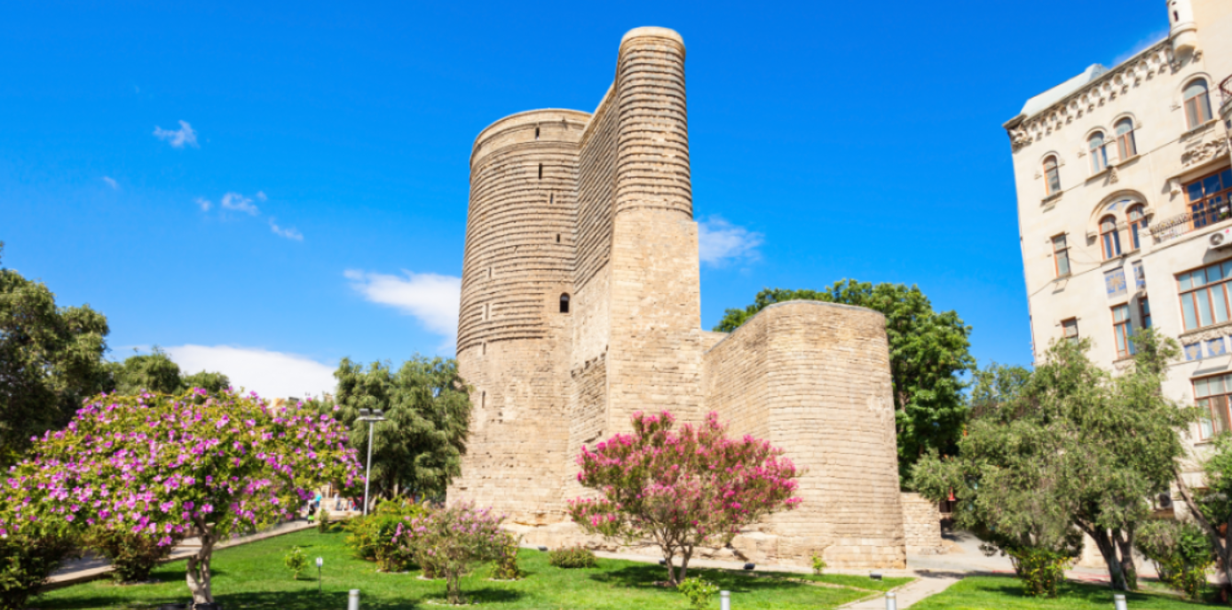 Maiden Tower, no Centro Medieval