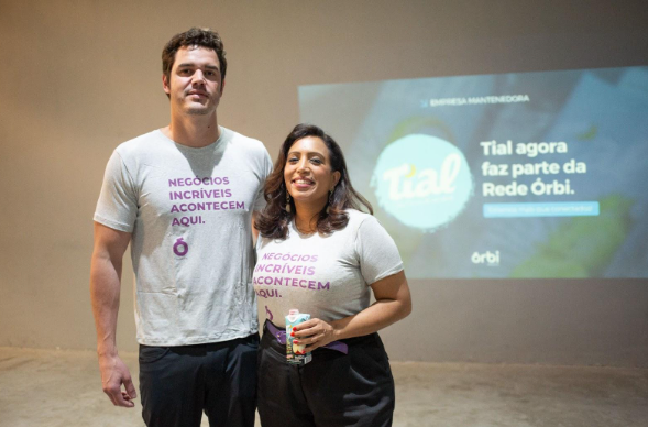 CEO da Tial, Victor Wanderley, e a CEO do Órbi Conecta, Dany Carvalho, na sede do hub de inovação, em Belo Horizonte