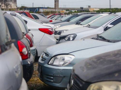 Carro de leilão compensa?