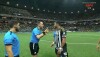 Hulk levando cartão amarelo no jogo entre Atlético e Bucaramanga-COL