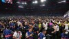 Torcedores do PSG invadem campo após título da Champions League