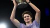 João Fonseca com o troféu do ATP 500 da Basileia