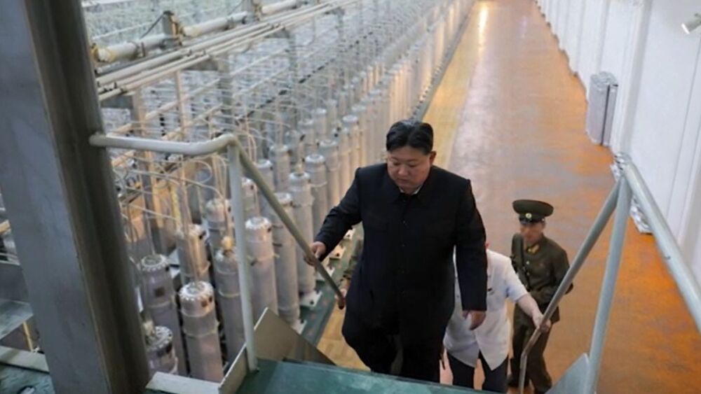 Líder da Coréia do Norte anuncia aumento de produção de mísseis em 2026