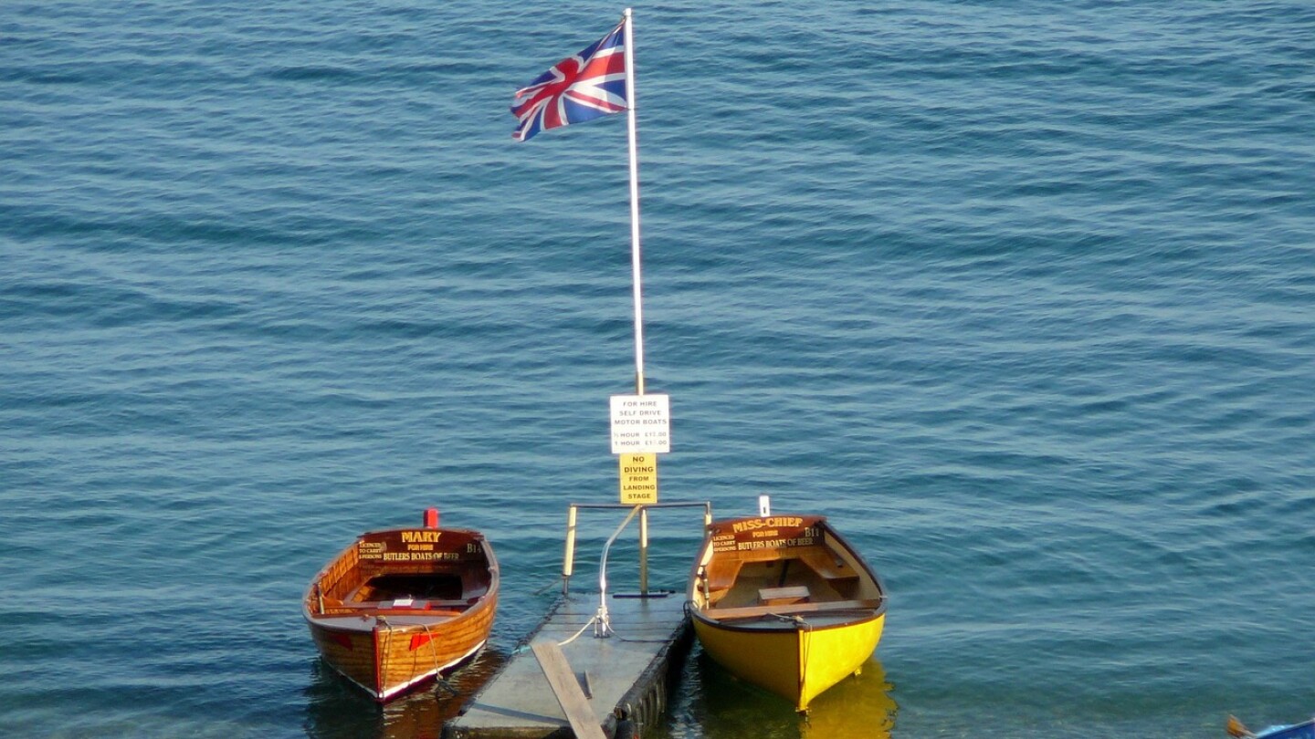 A seven-year-old girl has died in a shipwreck in the English Channel between France and the United Kingdom A seven-year-old girl has died in a shipwreck in the English Channel between France and the United Kingdom