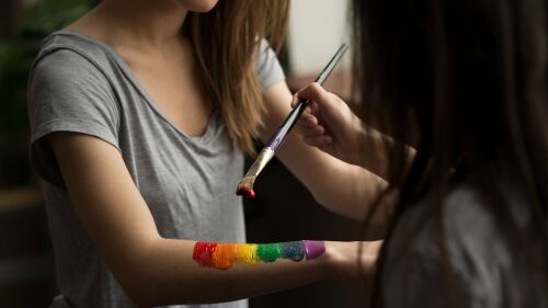 A psicologia destaca as três cores utilizadas por pessoas com baixa autoestima