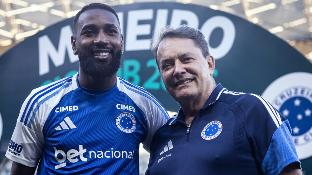 Mercado da Bola: Gerson é apresentado por Pedrinho à torcida do Cruzeiro no Mineirão