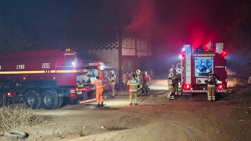 incêndio em galpão.jpg