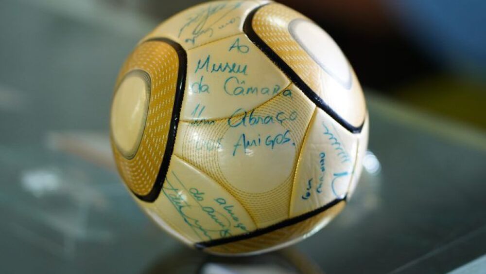 Homem que furtou bola de Neymar e major acusado de liderar acampamento golpista se tornam réus | CNN Brasil