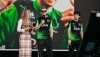 Nico Hulkenberg (ao centro) e o brasileiro Gabriel Bortoleto (à dir.) ambos da Sauber durante fanzone do GP dos Estados Unidos