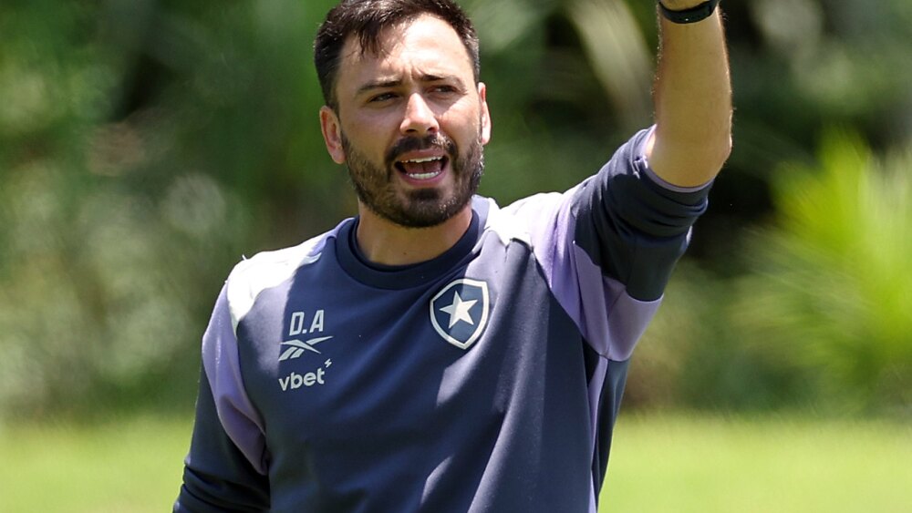 Davide Ancelotti está no comando do Botafogo em busca de uma vaga na fase de grupos da Libertadores