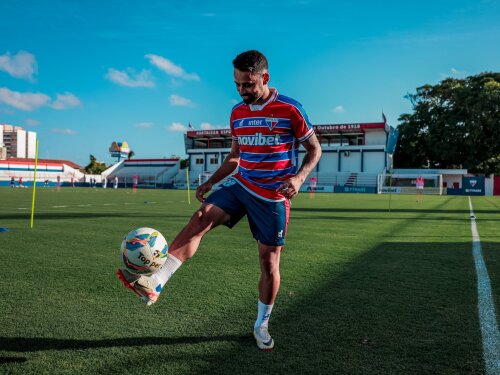 Meia Luquinhas, ex-New York Red Bulls, já se apresentou ao Fortaleza