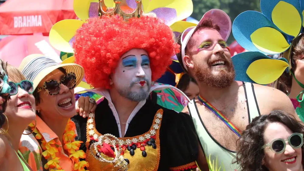 Carnaval 2025 será em março veja o calendário da próxima folia Rádio