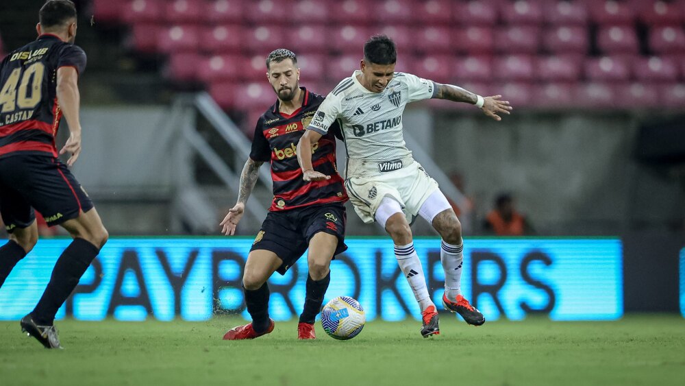 ZARACHO DO ATLÉTICO EM JOGO COM O SPORT PELA COPA DO BRASIL.jpg