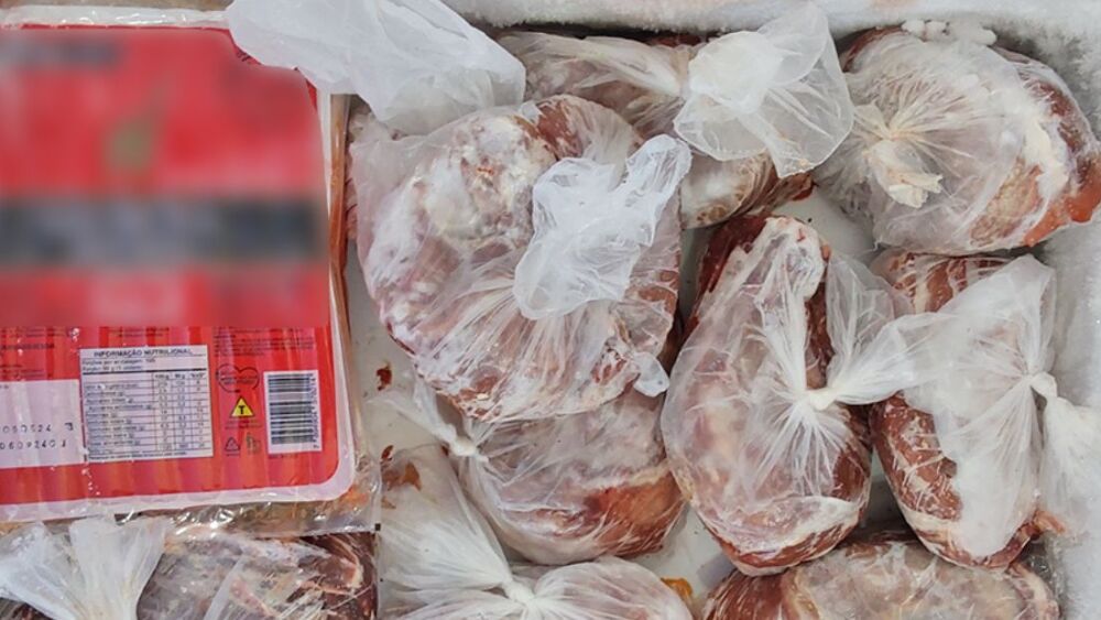 Carne imprópria para consumo apreendida em Araguari