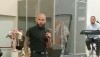 Daniel Alves durante culto em igreja evangélica na Espanha