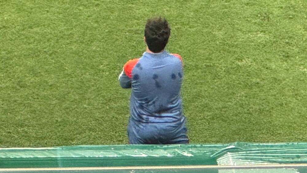 Fernando Diniz levou uma 'copada' nas costas durante Cruzeiro x Flamengo, no Independência.jpeg