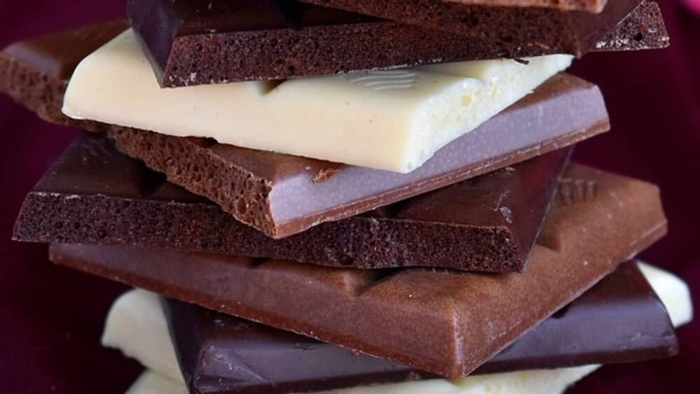 Consumidor pode encontrar barras de chocolate com preços que variam até 116% em Belo Horizonte