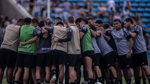 Elenco do Ceará durante treino aberto realizado no estádio Presidente Vargas