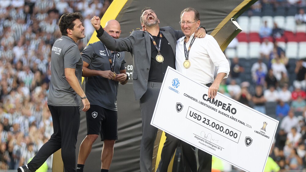O CEO da SAF do Botafogo comemorou o título da Libertadores, mas pregou cautela pela fase final do Brasileirão