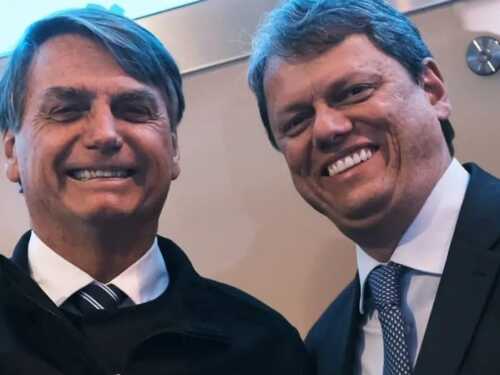Tarcísio se reúne com Carlos Bolsonaro antes de visita ao ex-presidente na Papudinha