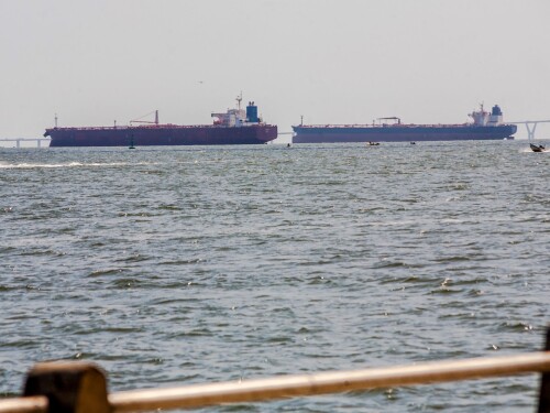 Petroleiros venezuelanos são escoltados a mando de Maduro após bloqueio de Trump