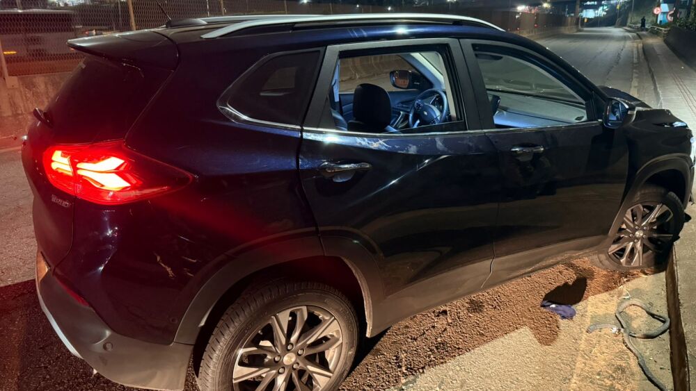 O carro roubado foi encaminhado ao pátio do DETRAN