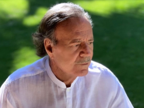 Julio Iglesias é acusado de assédio sexual e tráfico de pessoas por ex-funcionárias