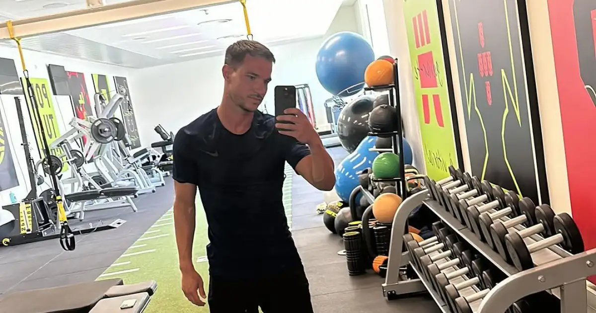 Cédric Soares, ex-Arsenal, trabalha no CT do São Paulo; entenda