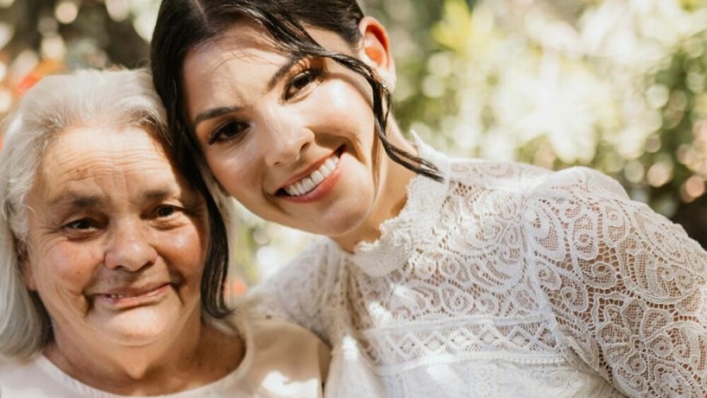 Dona Sônia com a neta Ana Paula