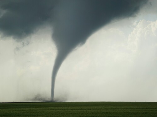 Tornado atinge o Paraguai com ventos de mais de 100 km/h