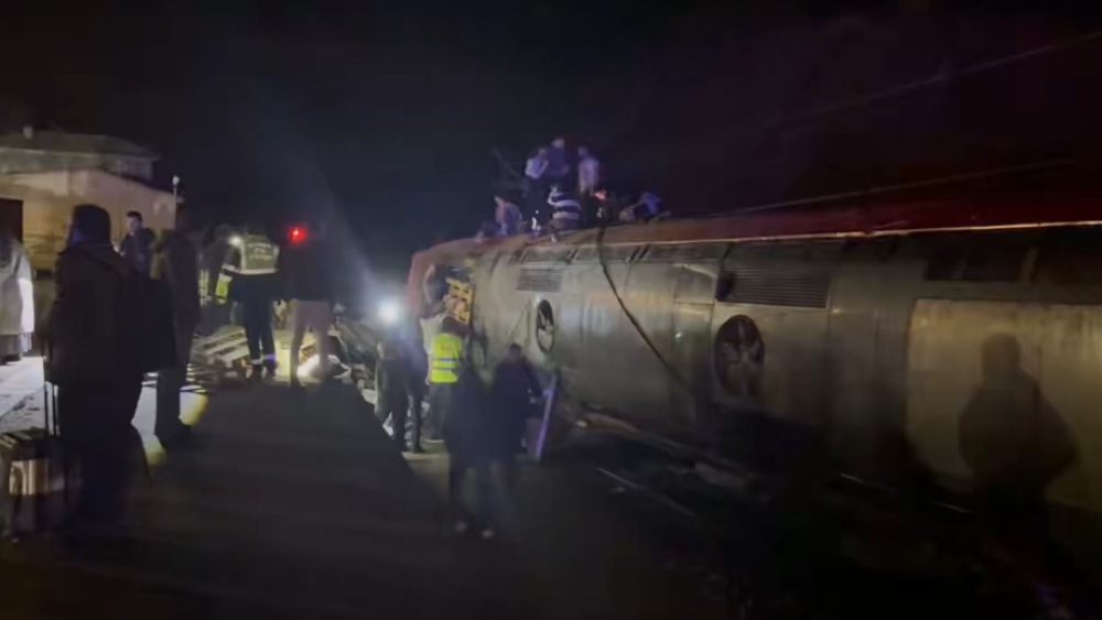 Presidente espanhol promete ‘transparência’ em acidente envolvendo trens que deixou 40 mortos