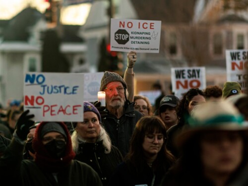 Trump baixa o tom e anuncia colaboração com governador de Minnesota após morte de civis