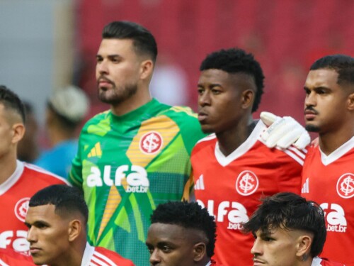 Vitão comenta disputa entre Ivan e Anthoni no gol do Internacional