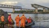 Uma nova ponte no local está sendo finalizada.