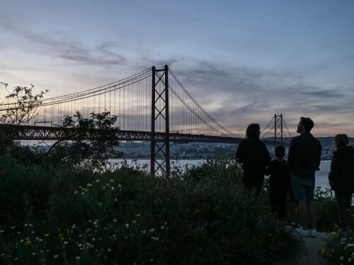 Apagão em Paris afeta metrô e deixa várias casas no escuro
