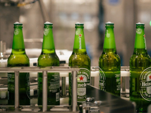 Heineken vai demitir 6 mil funcionários após queda no volume de vendas