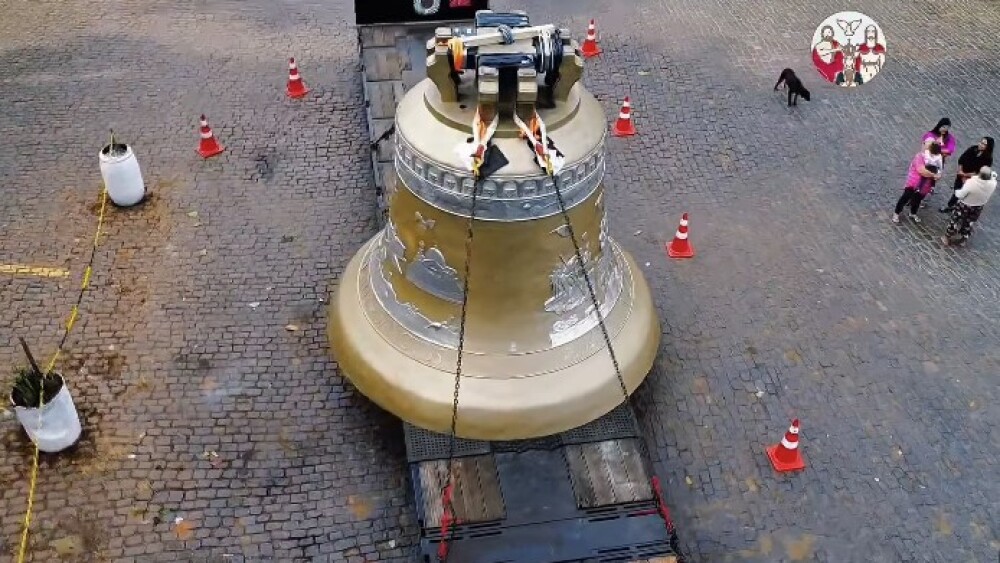 Maior sino do mundo corta estradas do Brasil com destino ao município de Trindade-GO