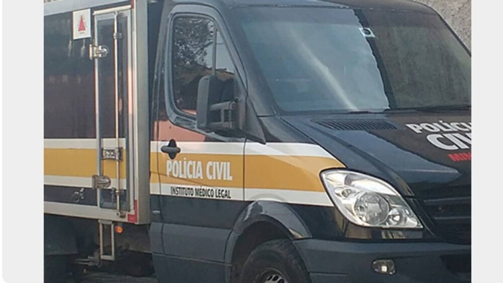 Rabecão está no local para recolher o corpo