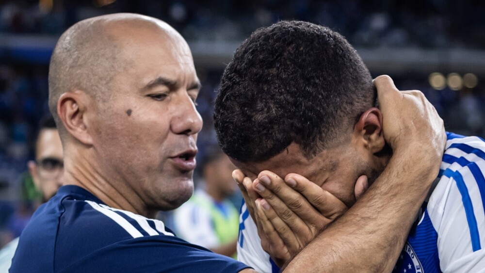 Cruzeiro Impõe Superioridade e Vence Vitória por 3 a 1 no Mineirão