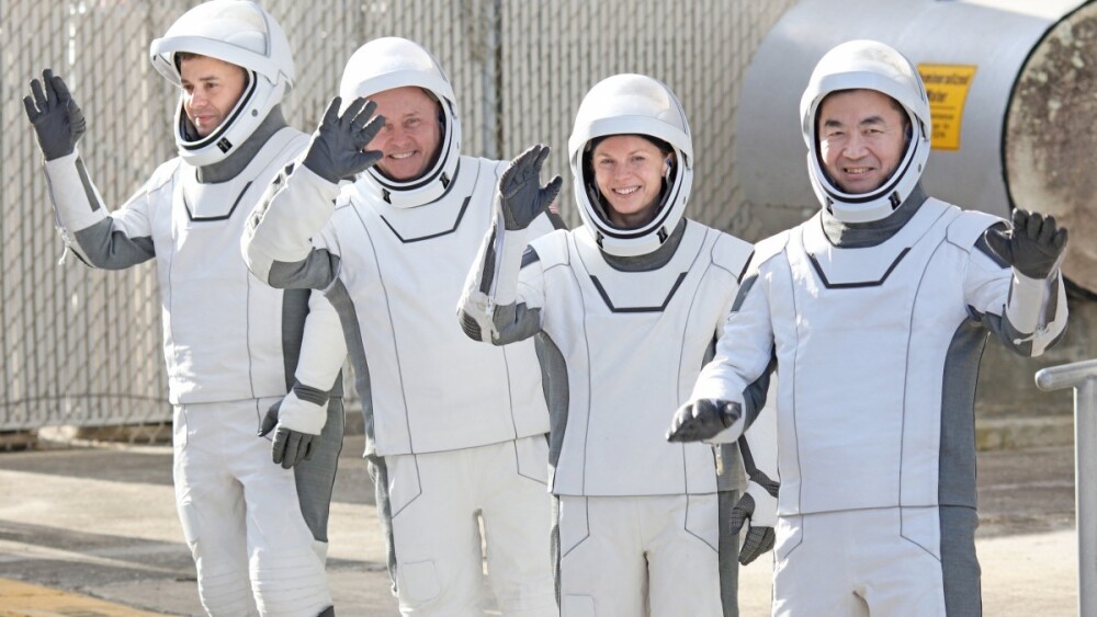 Astronautas da Estação Espacial Internacional retornam à Terra por problema de saúde