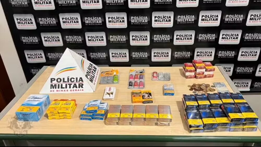 Foto mostra cigarros e outros produtos furtados por suspeito