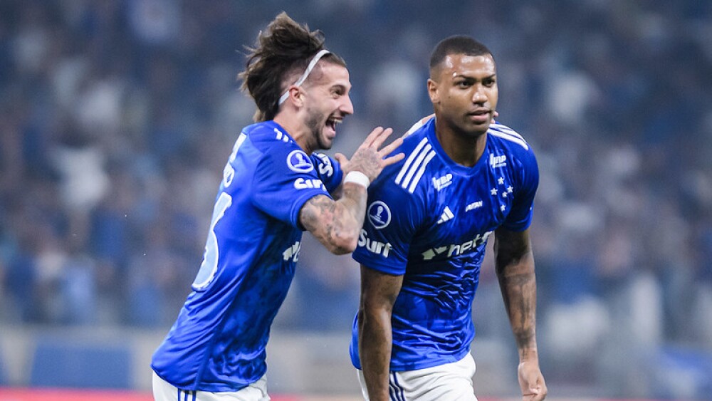 Wallace comemora gol do Cruzeiro sobre o Boca Juniors