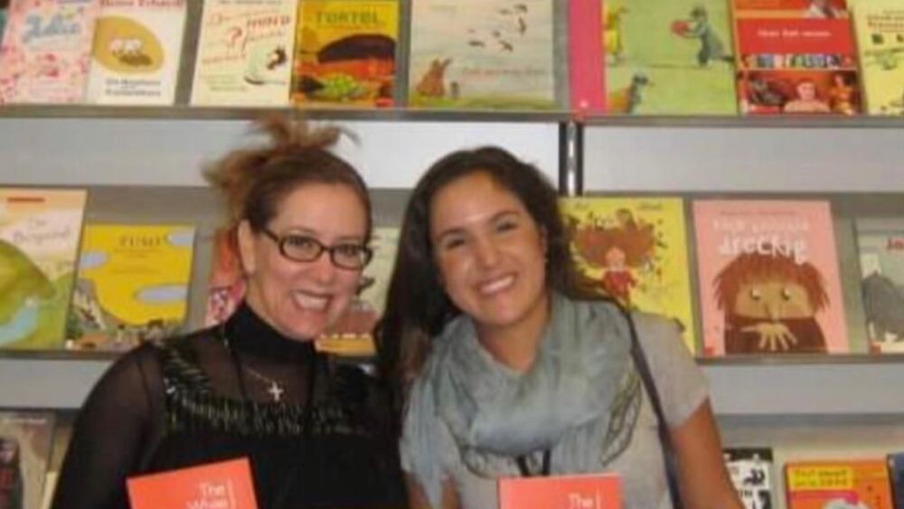 O primeiro livro lançado, "Bichos", de Ronaldo Simões Coelho e Angela Lago