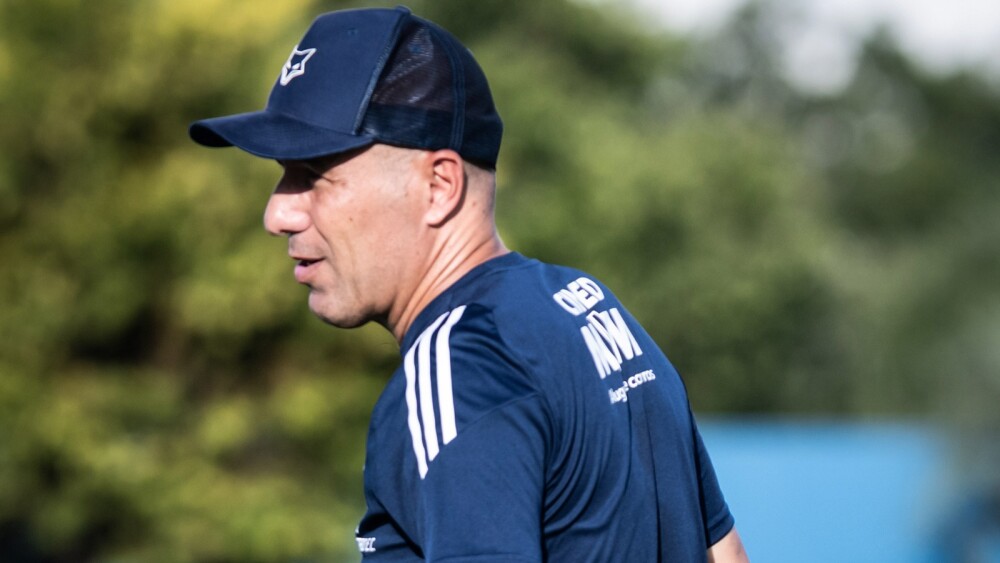 Leonardo Jardim durante treinamento do Cruzeiro