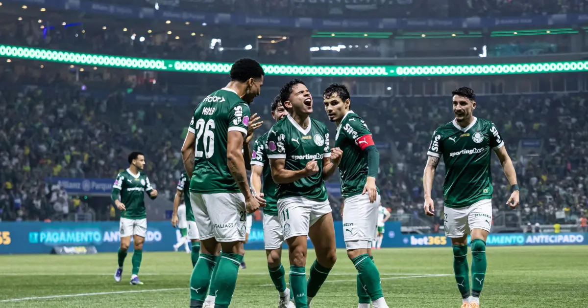 Palmeiras surpreende e se iguala a gigantes em campanha histórica no Brasileirão