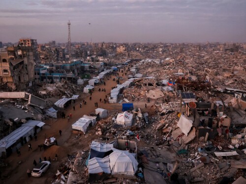 Palestinos que se abrigavam em meio a ruínas morrem após queda de muro durante temporal