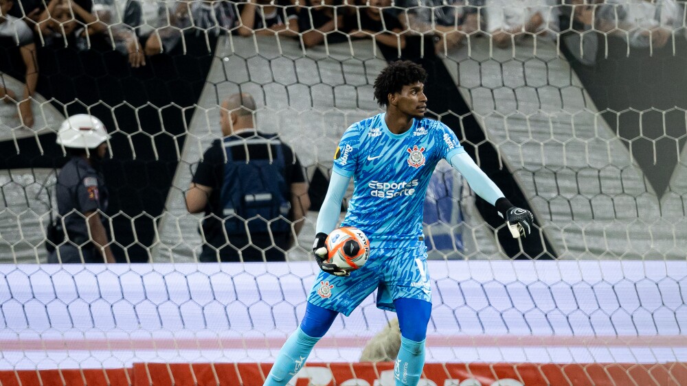 Hugo Souza é titular absoluto do Corinthians