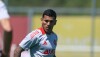 Aguirre machucou o pé direito e está fora do jogo do Inter com o Bahia