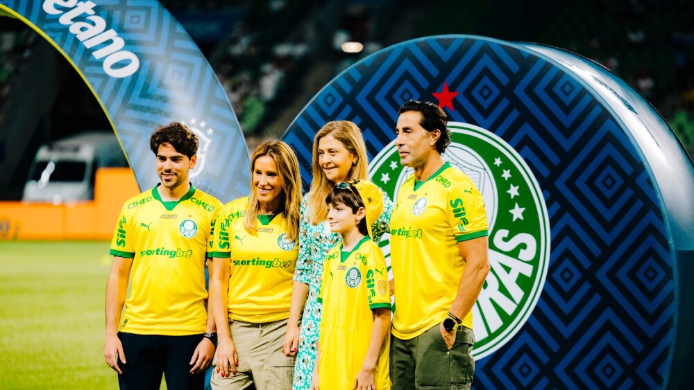 João Adibe posou ao lado de Leila Pereira no último final de semana, no jogo entre Palmeiras e Cruzeiro