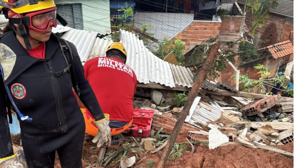 Chuva forte deixa mortos em Ipatinga